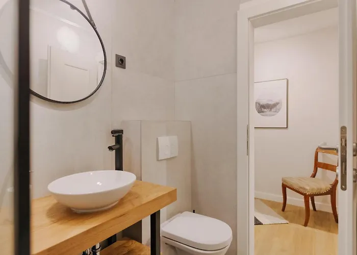 Aavaas Semesterbostad Pula