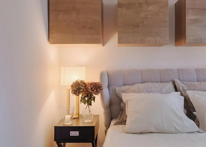 Aavaas Semesterbostad Pula